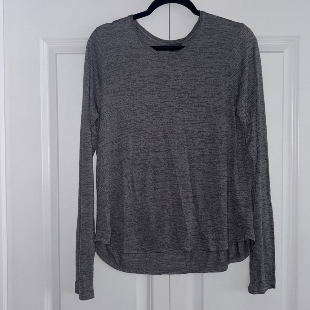 Vince Size L 23” pit to pit Gray
